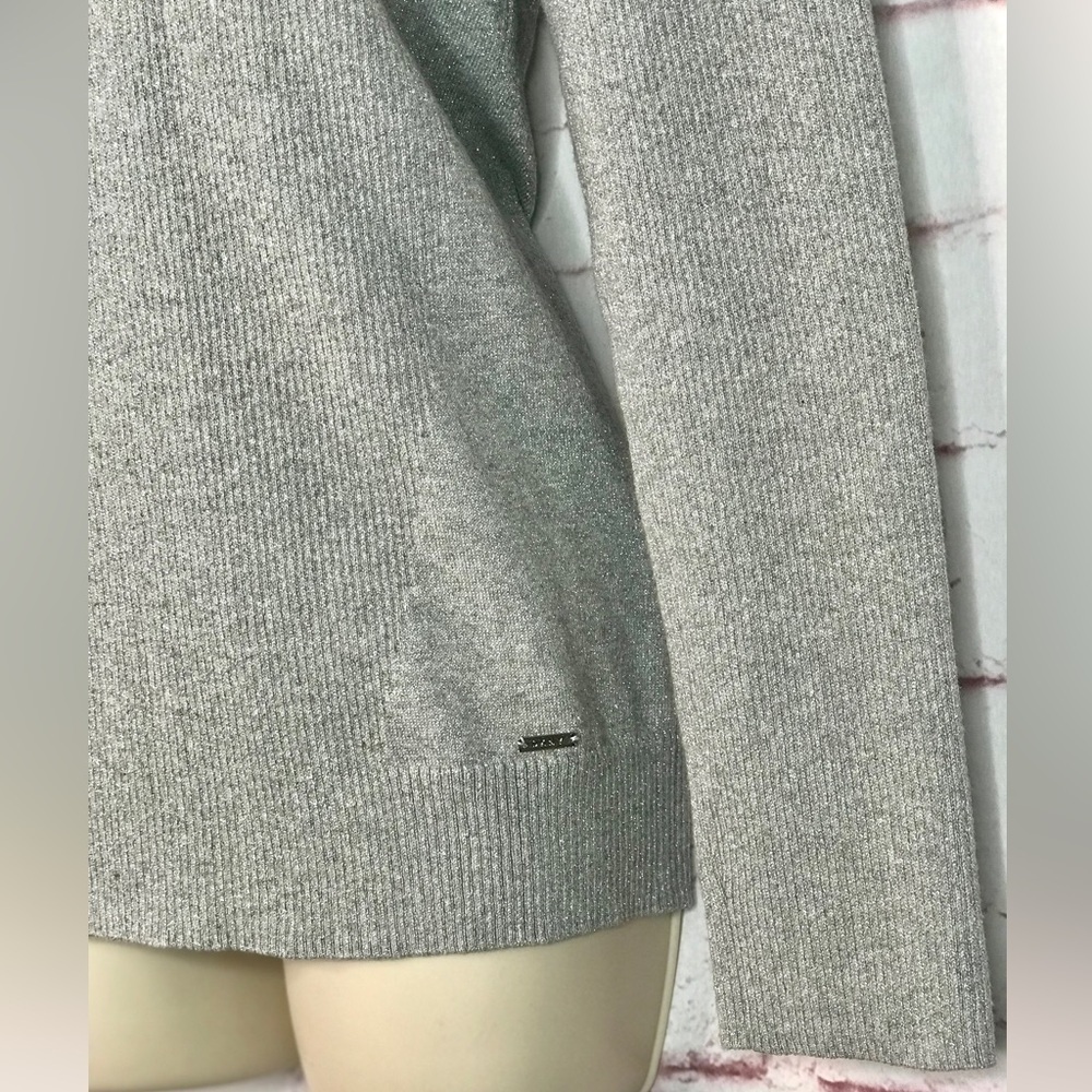 DKNY M Sparkly silver metallic thread grey ribbed V-neck knit top Size Medium - Picture 8 of 15